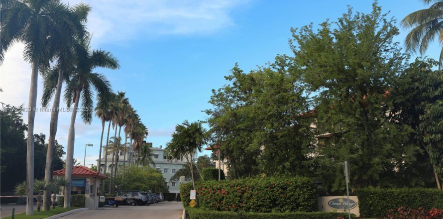 Condo in Key Biscayne, Florida, 1 bedroom № 1712400