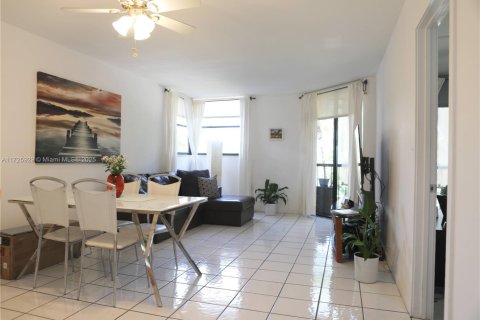 Condo in Key Biscayne, Florida, 1 bedroom  № 1712400 - photo 10