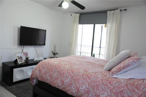 Condo in Key Biscayne, Florida, 1 bedroom  № 1712400 - photo 21