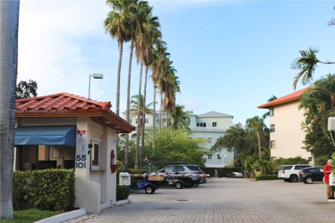 Condo in Key Biscayne, Florida, 1 bedroom  № 1712400 - photo 2