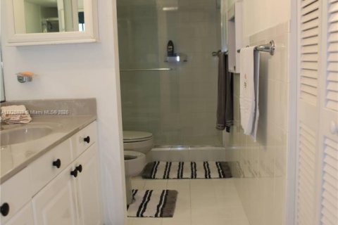 Condo in Key Biscayne, Florida, 1 bedroom  № 1712400 - photo 25