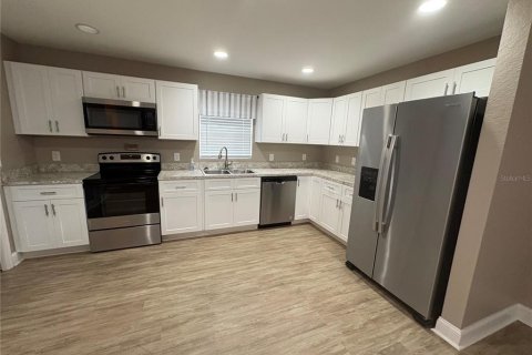 Immobilier commercial à vendre à Lake Alfred, Floride: 4 chambres, 167.22 m2 № 2354586 - photo 2