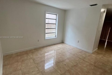 Condominio en alquiler en Hialeah, Florida, 2 dormitorios, 79.9 m2 № 2010682 - foto 20
