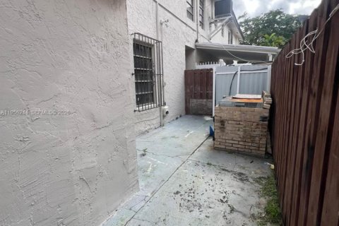 Condominio en alquiler en Hialeah, Florida, 2 dormitorios, 79.9 m2 № 2010682 - foto 10