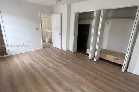 Condominio en alquiler en Hialeah, Florida, 2 dormitorios, 79.9 m2 № 2010682 - foto 12