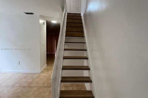 Condominio en alquiler en Hialeah, Florida, 2 dormitorios, 79.9 m2 № 2010682 - foto 4