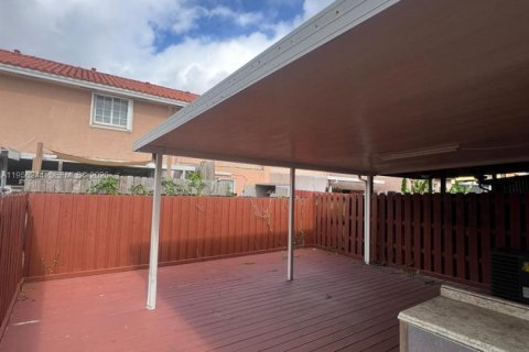 Condominio en alquiler en Hialeah, Florida, 2 dormitorios, 79.9 m2 № 2010682 - foto 9