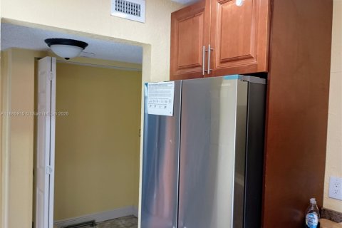 Снять в аренду кондоминиум в Лодерхилл, Флорида 1 спальня, 67.45м2, № 1932904 - фото 4