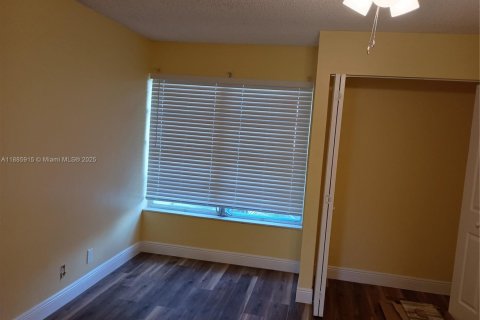 Снять в аренду кондоминиум в Лодерхилл, Флорида 1 спальня, 67.45м2, № 1932904 - фото 2