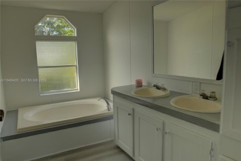 Купить кондоминиум в Майами, Флорида 3 спальни, 132.85м2, № 2089350 - фото 5