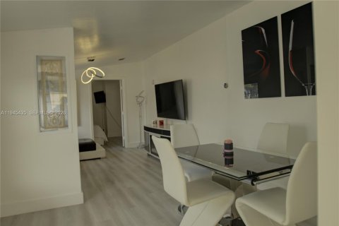 Купить кондоминиум в Майами, Флорида 3 спальни, 132.85м2, № 2089350 - фото 2