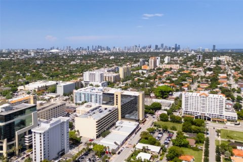 Propiedad comercial en venta en Miami, Florida № 1938772 - foto 6