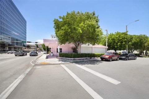 Propiedad comercial en venta en Miami, Florida № 1938772 - foto 17