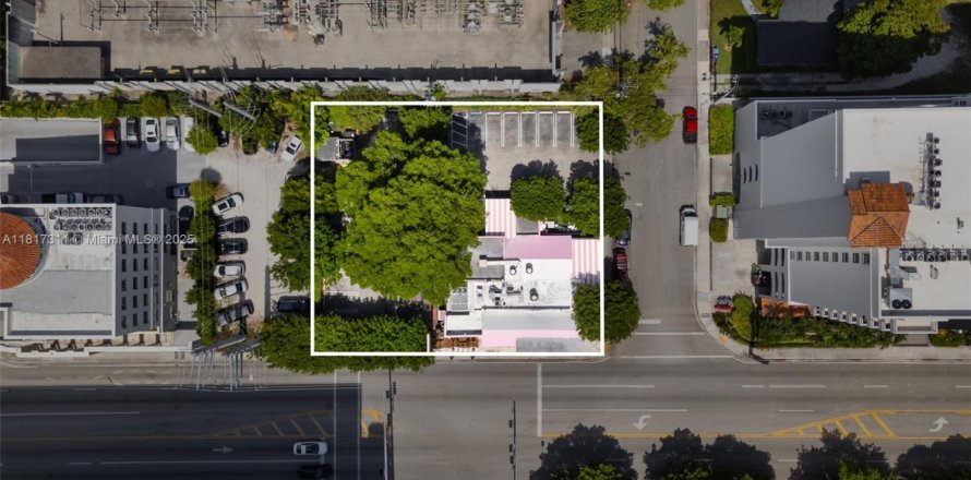 Propiedad comercial en Miami, Florida № 1938772