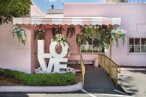 Propiedad comercial en venta en Miami, Florida № 1938772 - foto 8