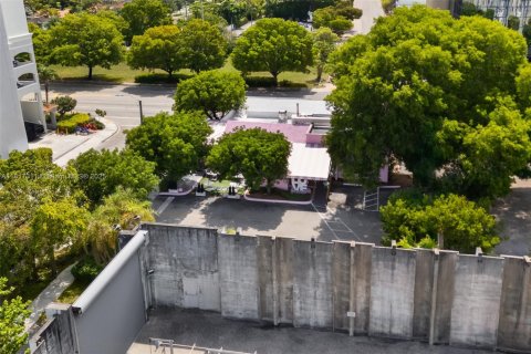 Propiedad comercial en venta en Miami, Florida № 1938772 - foto 18