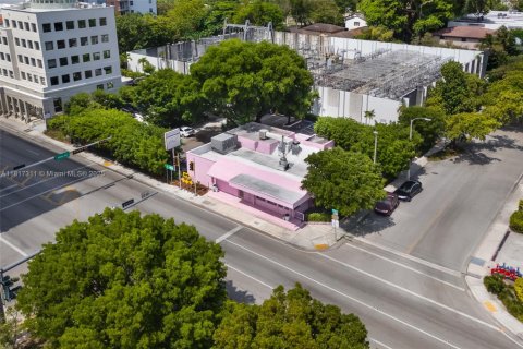 Propiedad comercial en venta en Miami, Florida № 1938772 - foto 3