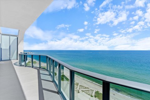 Condo in Pompano Beach, Florida, 4 bedrooms № 2081791 - photo 11
