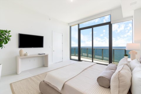 Condo in Pompano Beach, Florida, 4 bedrooms № 2081791 - photo 14
