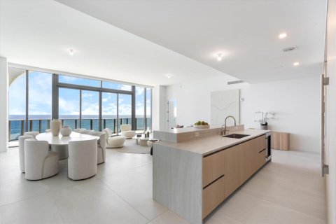 Condo in Pompano Beach, Florida, 4 bedrooms № 2081791 - photo 5