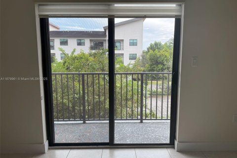 Condo in Doral, Florida, 3 bedrooms  № 1932032 - photo 8