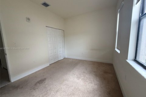 Condo in Doral, Florida, 3 bedrooms  № 1932032 - photo 4