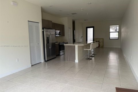 Condo in Doral, Florida, 3 bedrooms  № 1932032 - photo 6