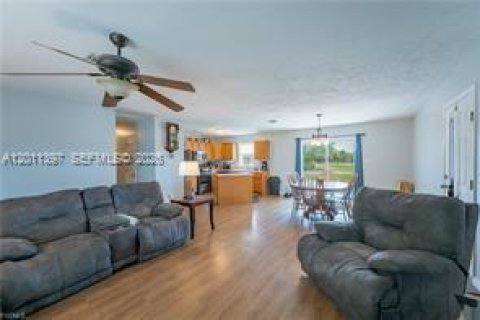 House in LaBelle, Florida 3 bedrooms № 2075171 - photo 3
