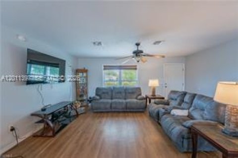 House in LaBelle, Florida 3 bedrooms № 2075171 - photo 5