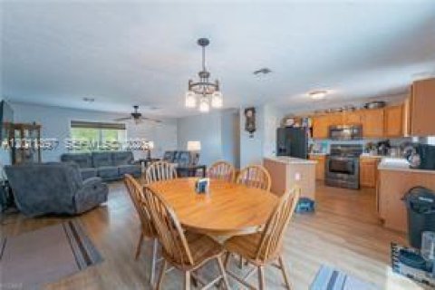 House in LaBelle, Florida 3 bedrooms № 2075171 - photo 9