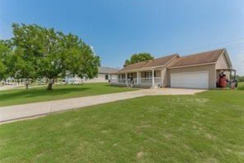 House in LaBelle, Florida 3 bedrooms № 2075171