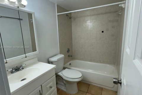 Condo in Miami, Florida, 1 bedroom  № 2067649 - photo 7