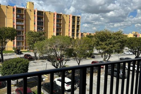 Condo in Miami, Florida, 1 bedroom  № 2067649 - photo 3