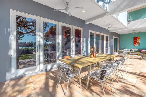 House in Saint Petersburg, Florida 5 bedrooms, 402.64 sq.m. № 1434893 - photo 18