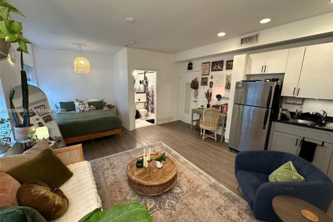 Condominio en venta en Miami Beach, Florida, 34.37 m2 № 1982239 - foto 1