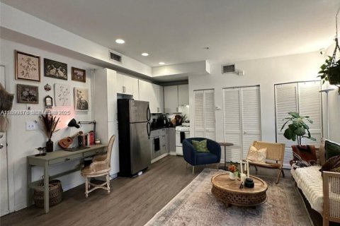 Condominio en venta en Miami Beach, Florida, 34.37 m2 № 1982239 - foto 3