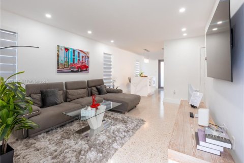 Commercial property in Miami, Florida 235.41 sq.m. № 2026278 - photo 8