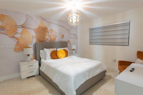 Commercial property in Miami, Florida 235.41 sq.m. № 2026278 - photo 13