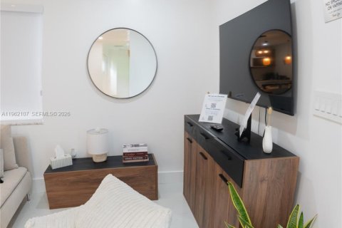 Commercial property in Miami, Florida 235.41 sq.m. № 2026278 - photo 19