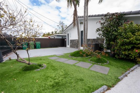 Commercial property in Miami, Florida 235.41 sq.m. № 2026278