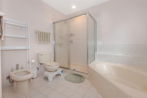 House in Weston, Florida 4 bedrooms, 183.48 sq.m. № 1792473 - photo 19