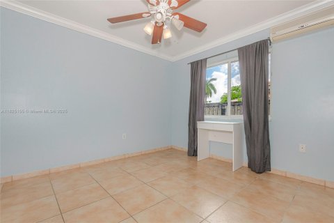 House in Weston, Florida 4 bedrooms, 183.48 sq.m. № 1792473 - photo 20
