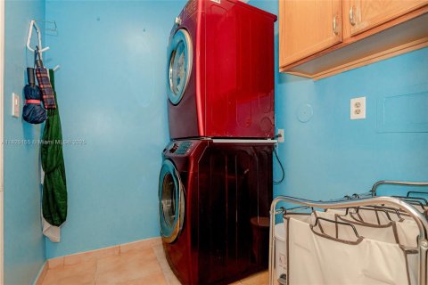 House in Weston, Florida 4 bedrooms, 183.48 sq.m. № 1792473 - photo 30