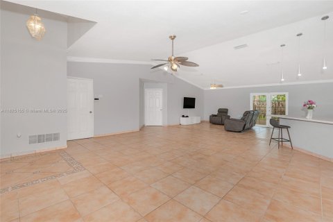 House in Weston, Florida 4 bedrooms, 183.48 sq.m. № 1792473 - photo 7
