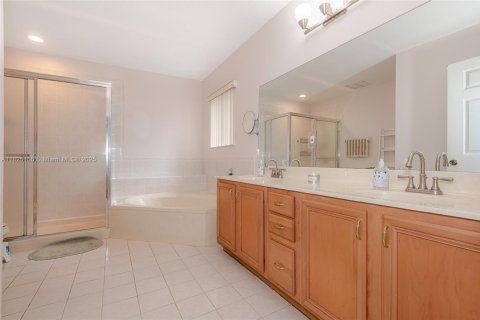 House in Weston, Florida 4 bedrooms, 183.48 sq.m. № 1792473 - photo 18
