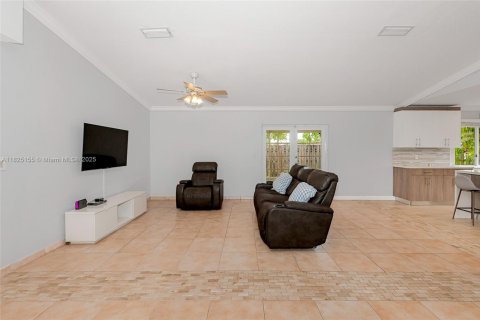 House in Weston, Florida 4 bedrooms, 183.48 sq.m. № 1792473 - photo 8