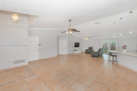 House in Weston, Florida 4 bedrooms, 183.48 sq.m. № 1792473 - photo 4