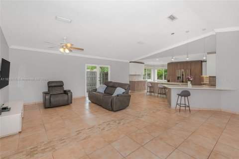 House in Weston, Florida 4 bedrooms, 183.48 sq.m. № 1792473 - photo 9