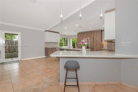 House in Weston, Florida 4 bedrooms, 183.48 sq.m. № 1792473 - photo 10