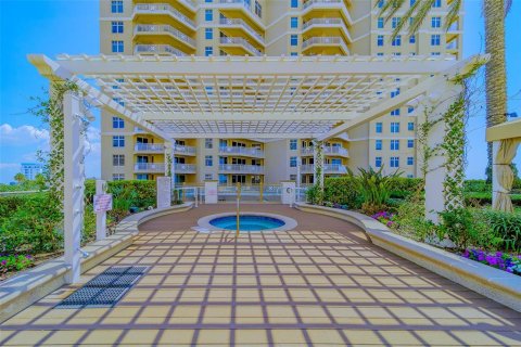 Condo in Clearwater, Florida, 2 bedrooms № 2212638 - photo 14